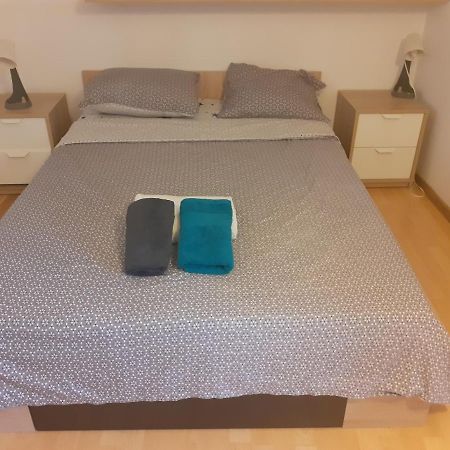 Happy Central Bucharest Acomodation Apartment Bagian luar foto
