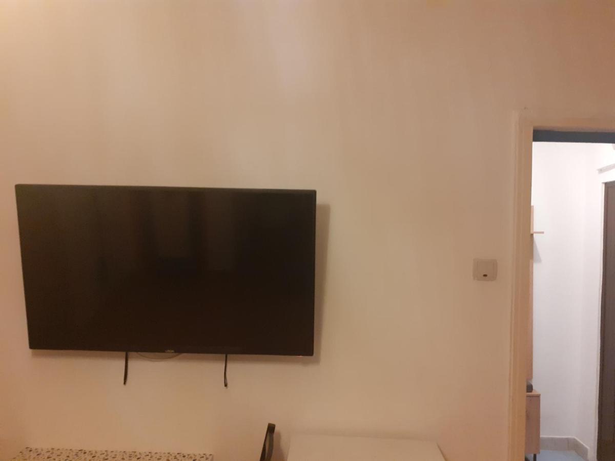 Happy Central Bucharest Acomodation Apartment Bagian luar foto